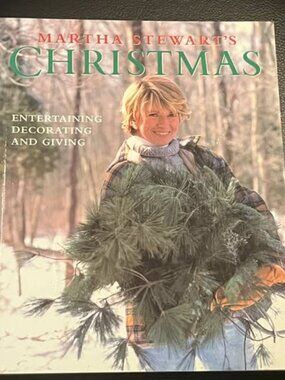 BOOK MARTHA STEWART'S CHRISTMAS Entertaining Decorating and Giving Book